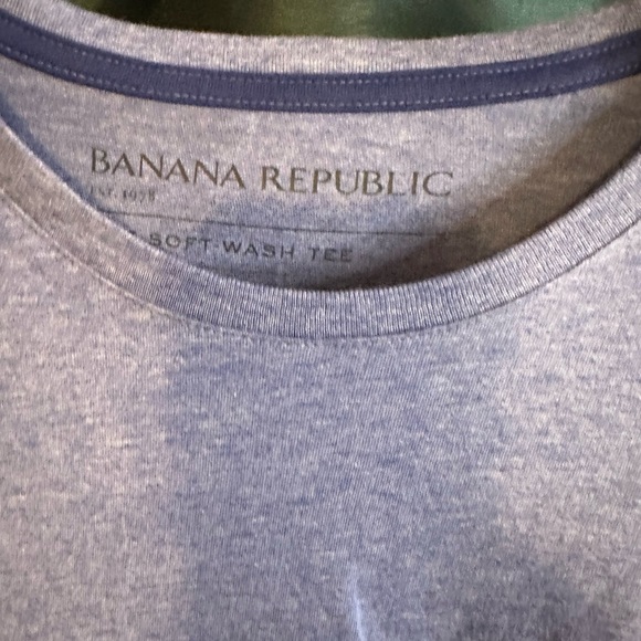 Banana Republic Heather Blue Men's Soft Wash  Tee - Picture 2 of 3